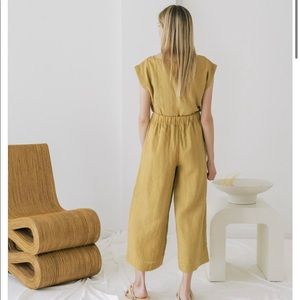 Laude the Label Everyday Crop Pants in Turmeric Linen